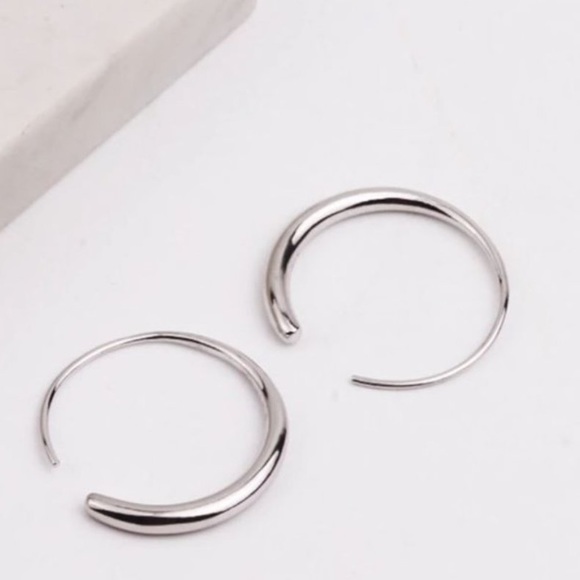 🌛Insta Sterling silver hoop earrings - Picture 2 of 6